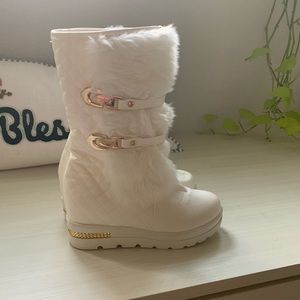 Snow boots